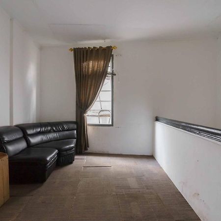 בוקיטינגי Urbanview Hotel Ananda Syariah By Reddoorz מראה חיצוני תמונה