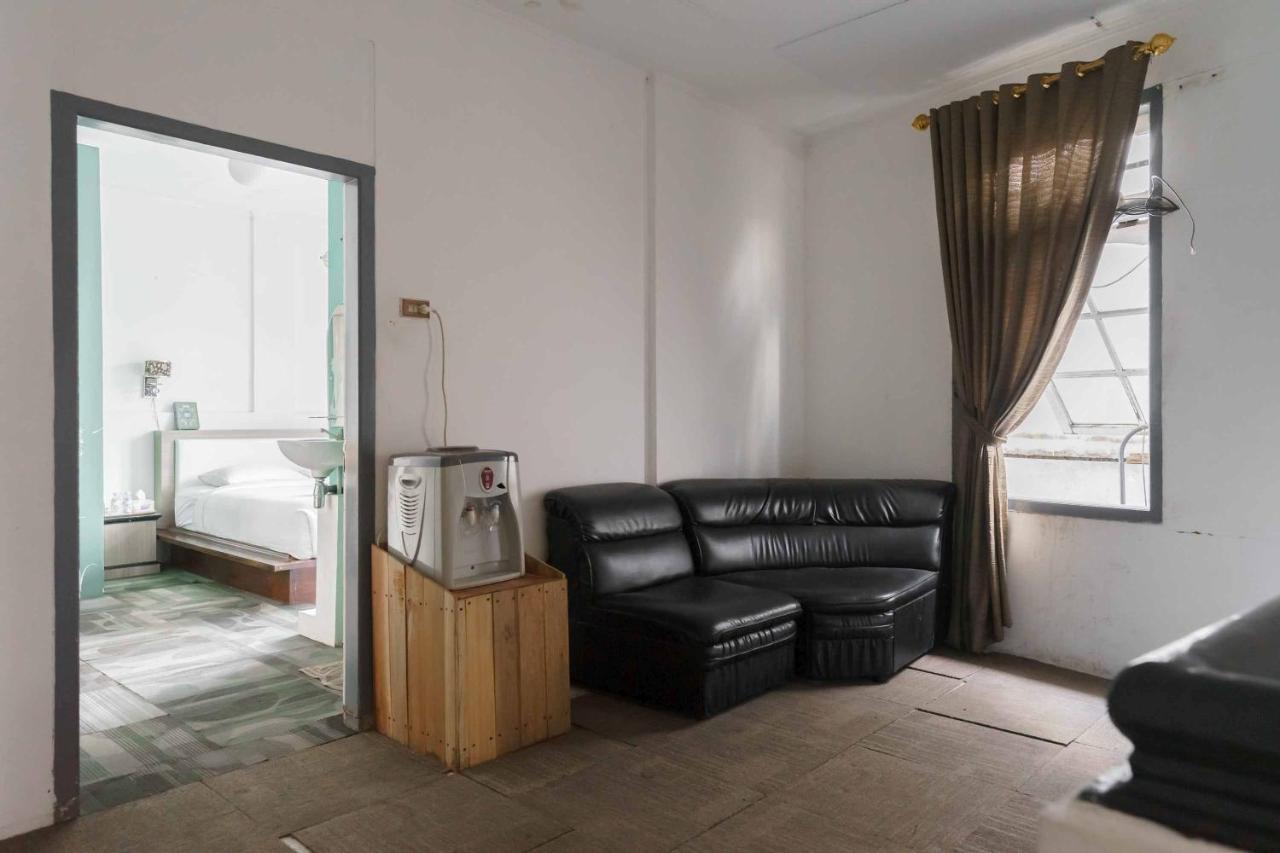 בוקיטינגי Urbanview Hotel Ananda Syariah By Reddoorz מראה חיצוני תמונה