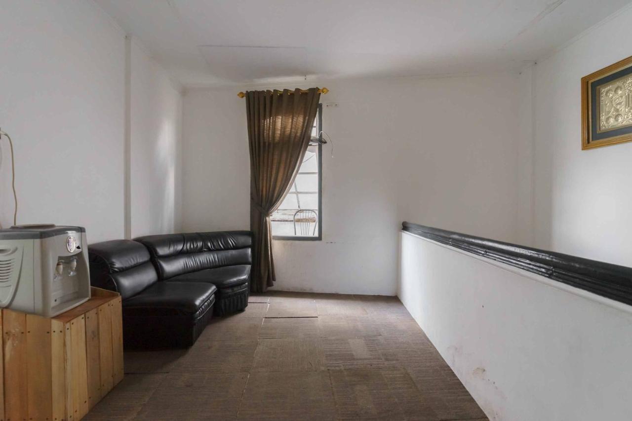 בוקיטינגי Urbanview Hotel Ananda Syariah By Reddoorz מראה חיצוני תמונה