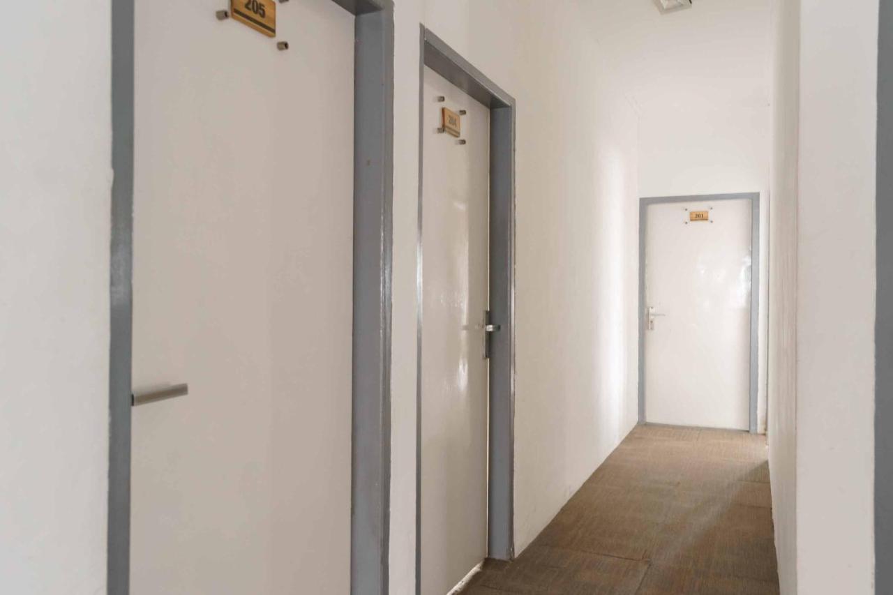 בוקיטינגי Urbanview Hotel Ananda Syariah By Reddoorz מראה חיצוני תמונה