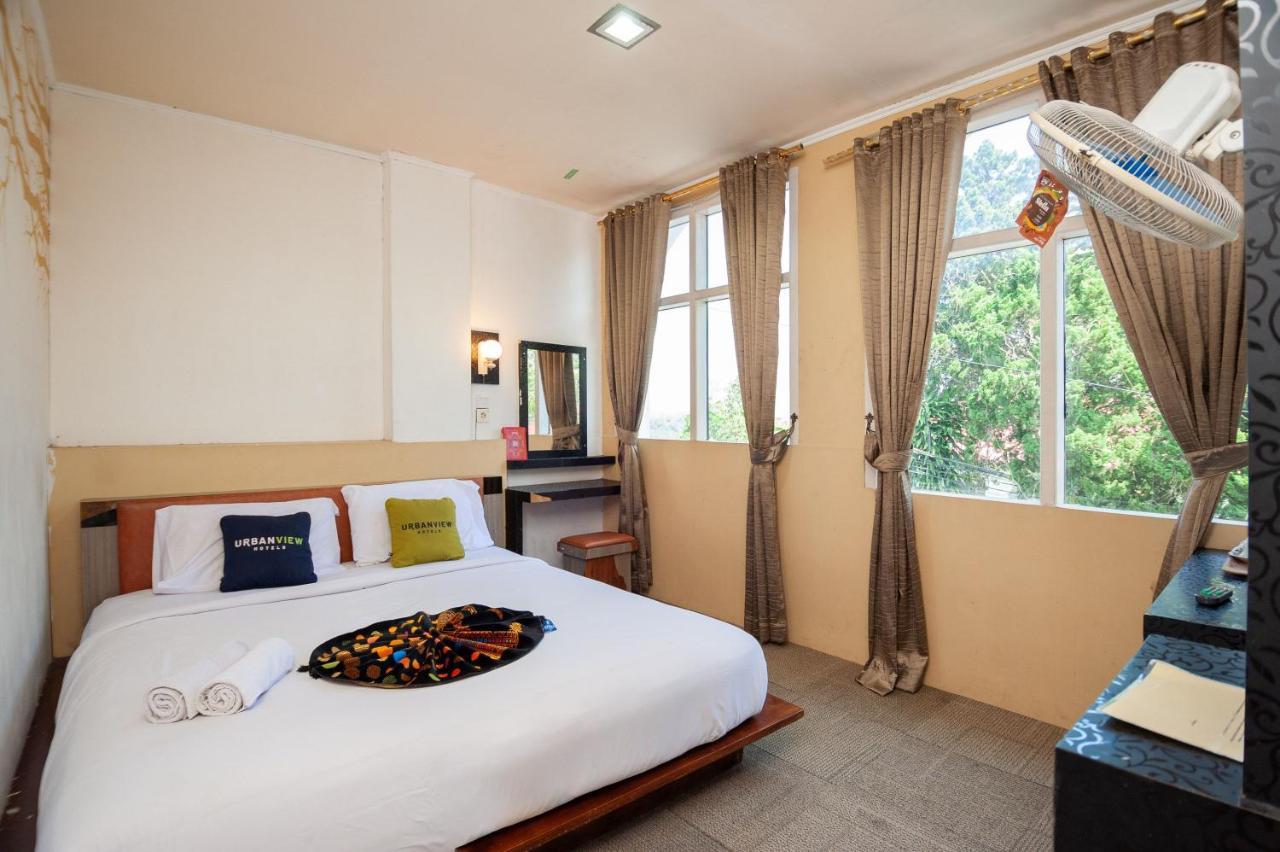 בוקיטינגי Urbanview Hotel Ananda Syariah By Reddoorz מראה חיצוני תמונה