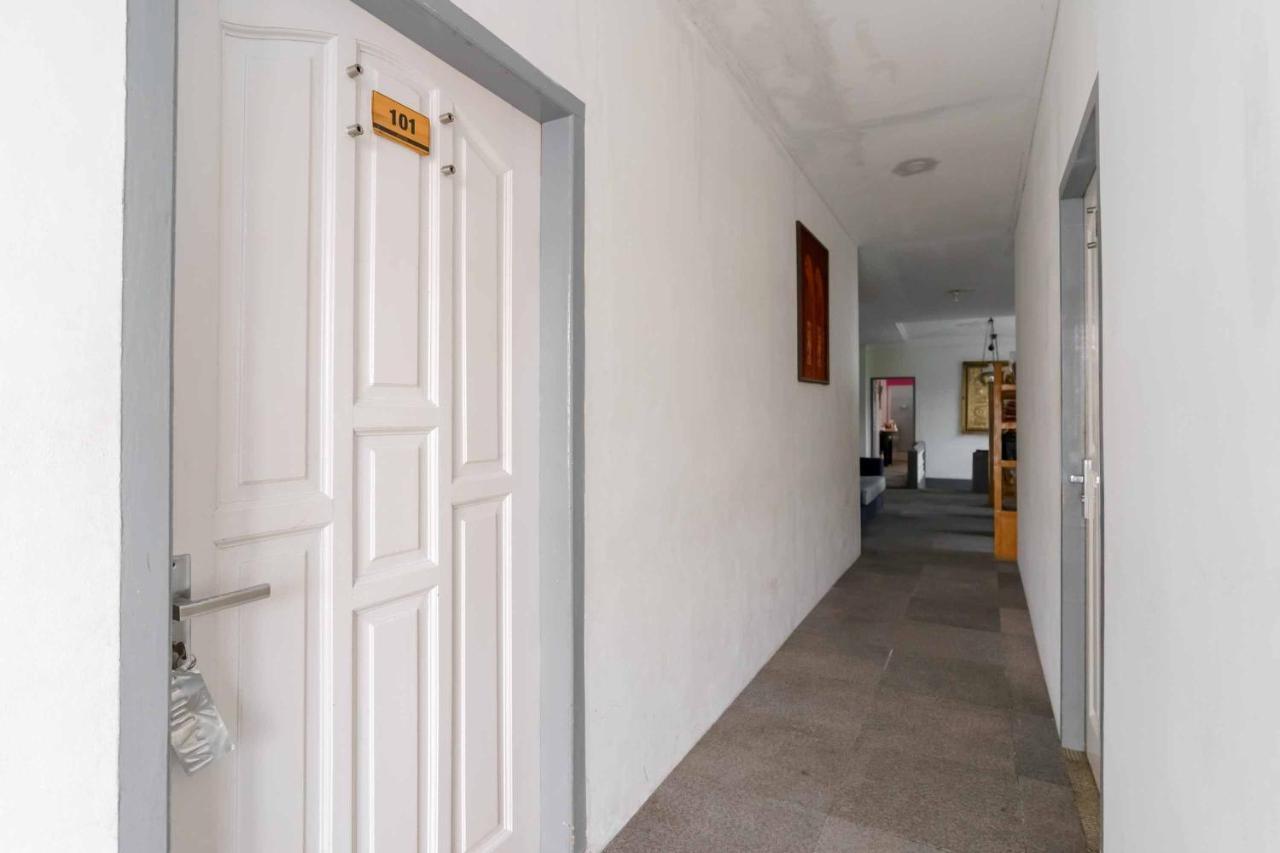 בוקיטינגי Urbanview Hotel Ananda Syariah By Reddoorz מראה חיצוני תמונה