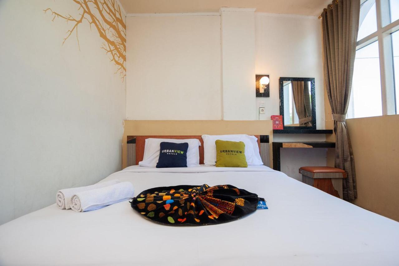 בוקיטינגי Urbanview Hotel Ananda Syariah By Reddoorz מראה חיצוני תמונה