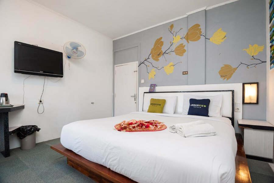 בוקיטינגי Urbanview Hotel Ananda Syariah By Reddoorz מראה חיצוני תמונה